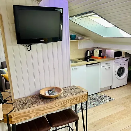 Charmand Mansarde Dans Le Centre De Διαμέρισμα *